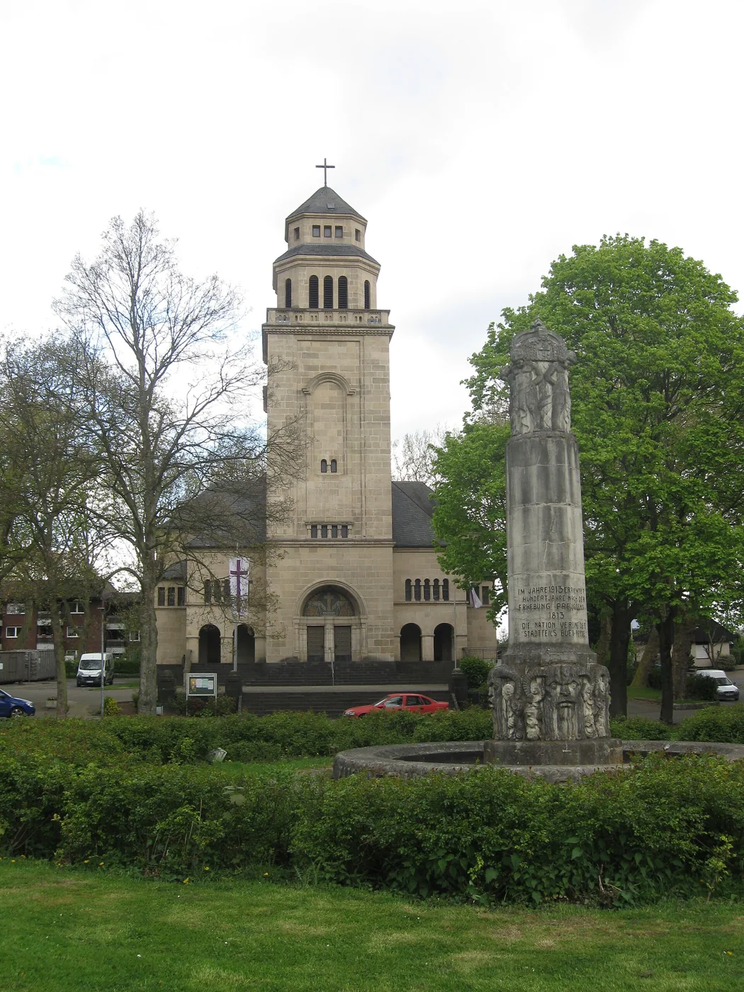 Pauluskirche mit Kaiserbrunnen in Gelsenkirchen-Resse.